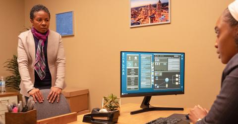 Evelyn Mitchell (LisaGay Hamilton)