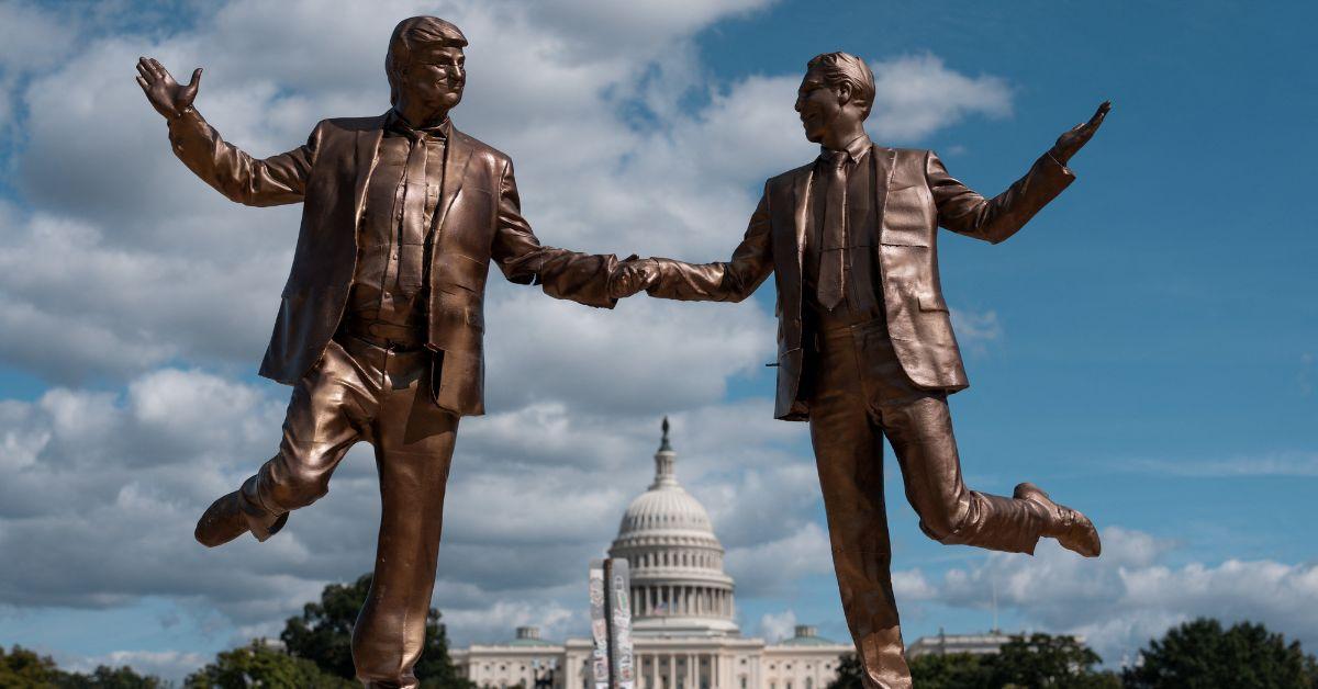 A statue of Donald Trump and Jeffrey Epstein in front of the Capitol.