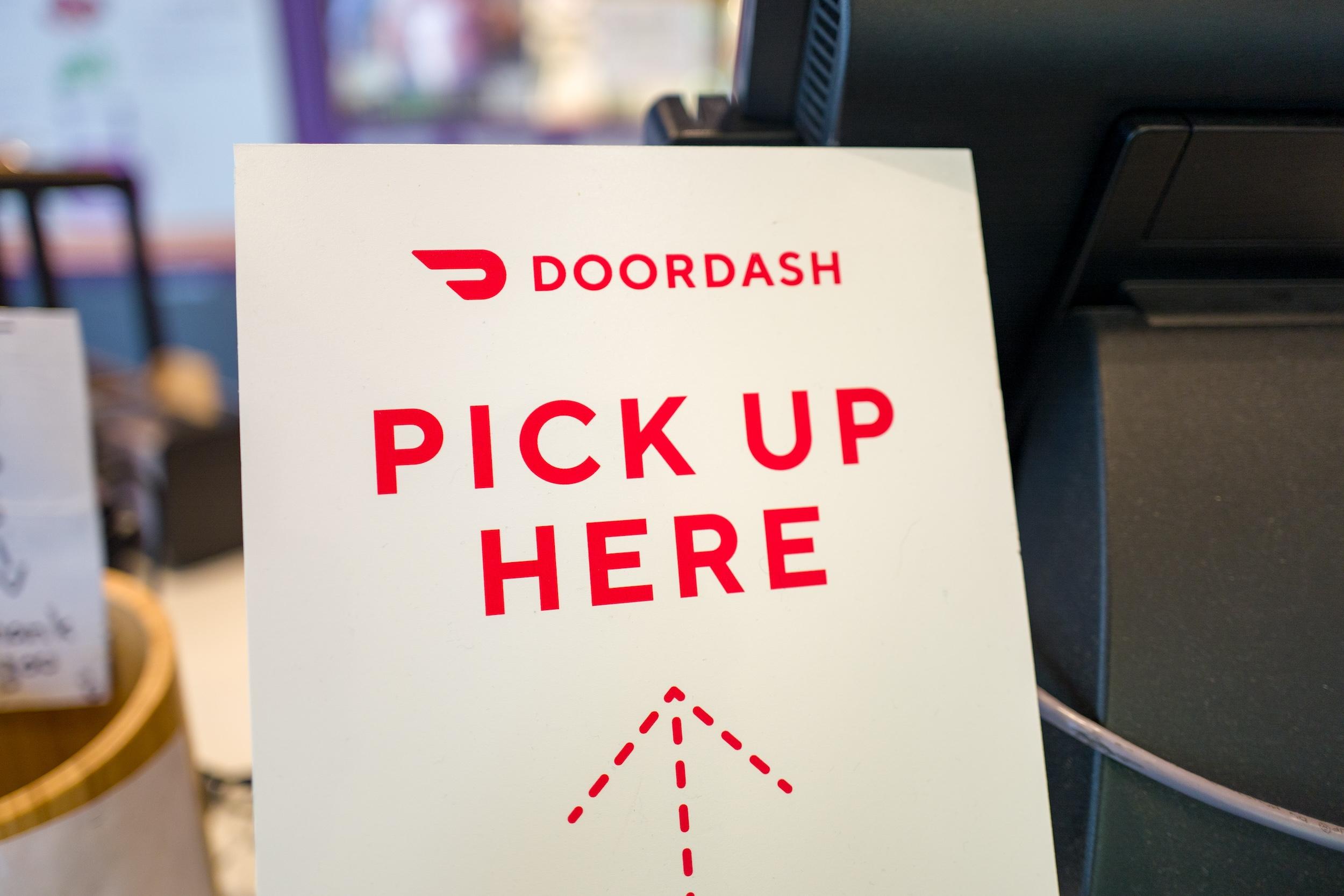 A DoorDash "Pick Up Here" sign