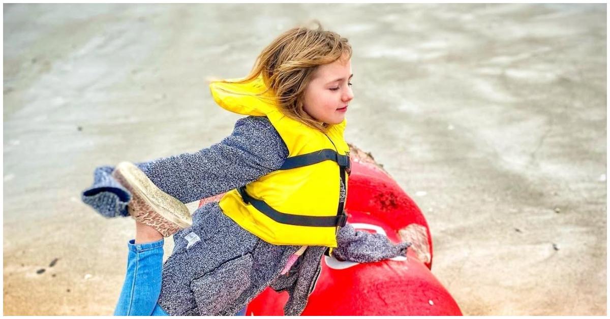 David Eason's ex-girlfriend's daughter, Lailah, at the beach 