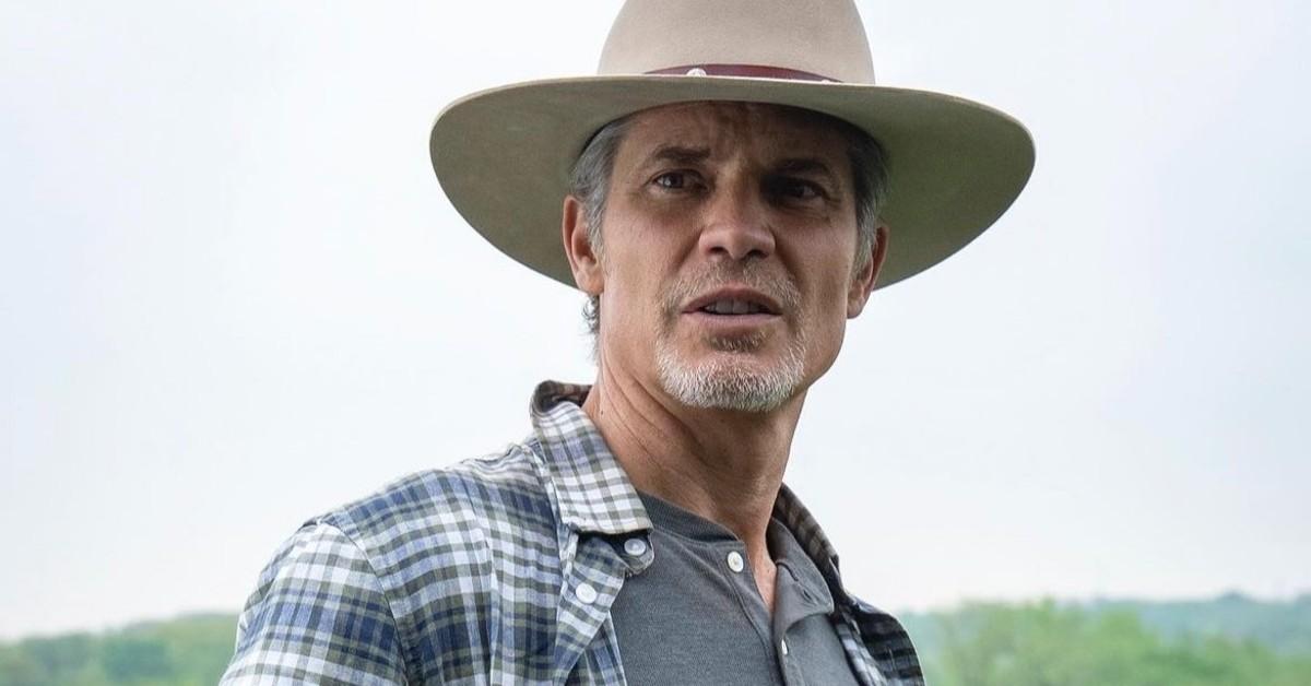 Raylan Givens (Timothy Olyphant) wearing cowboy hat, a striped overshirt, and gray shirt on ''Justified: City Primeval' 