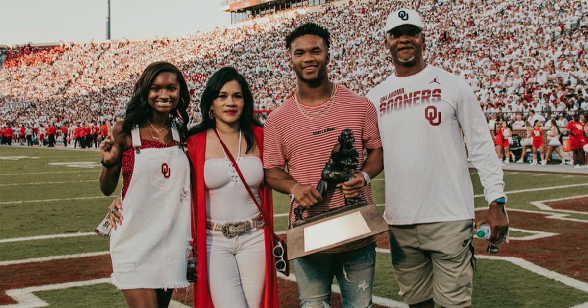 Kyler Murray poses with his family and the Heisman trophy. 