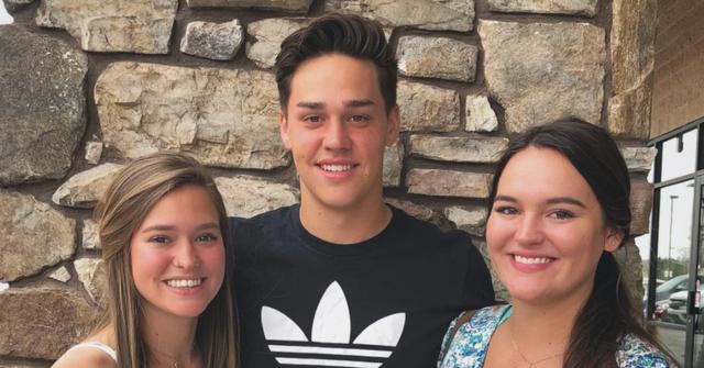 does noah beck have a sister