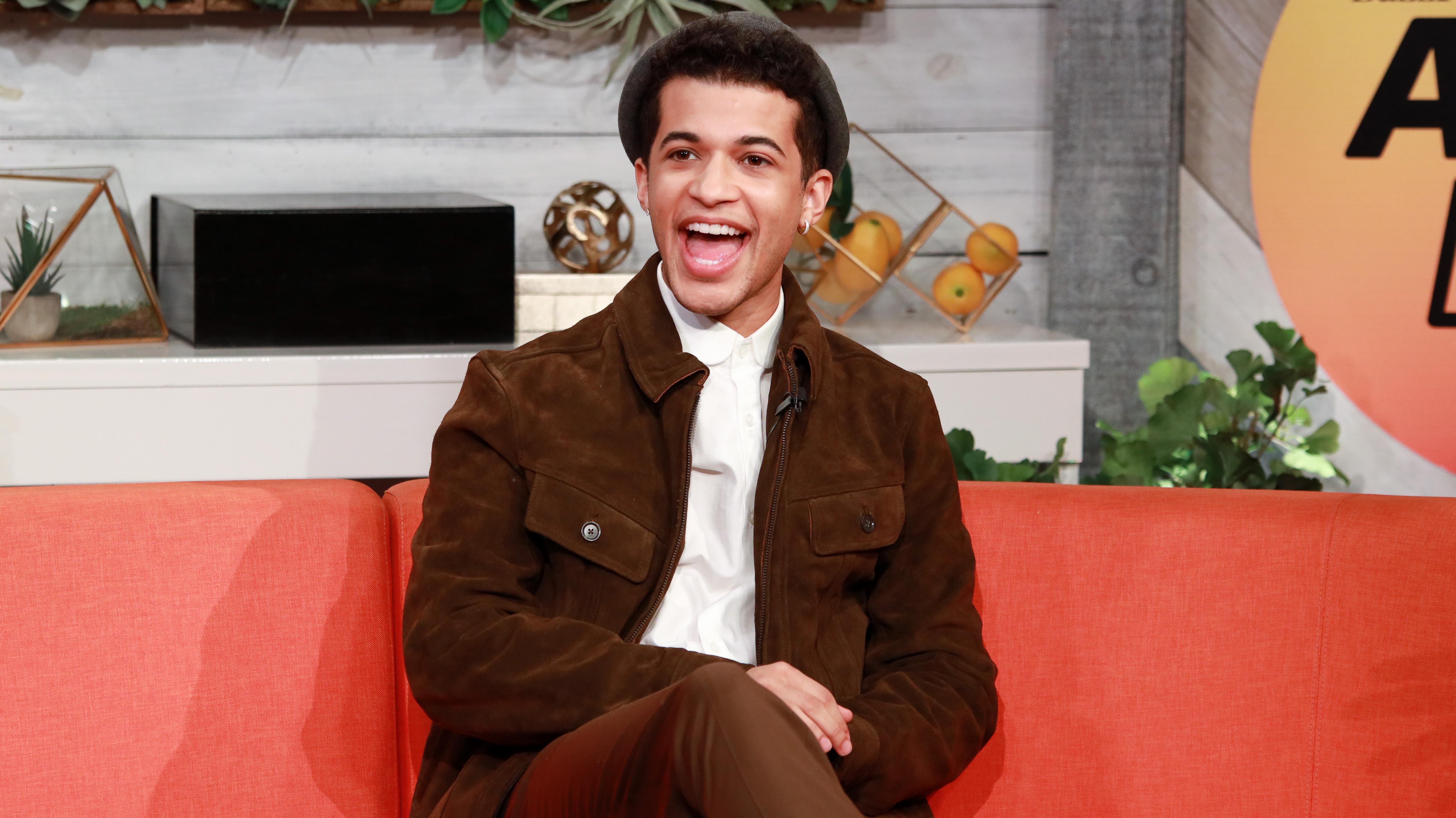 Jordan Fisher stunned after receiving portrait of him as a God of High  School character - Dexerto