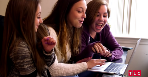 Shauna Rae and sisters create her dating profile