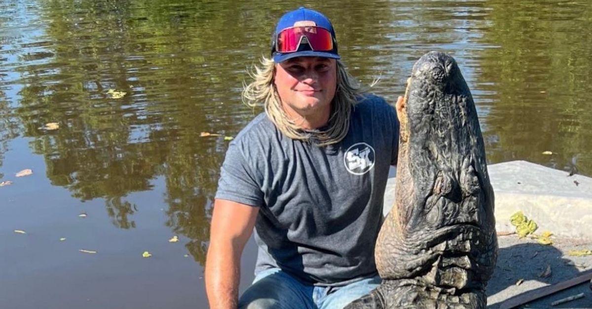 Stalekracker on boat with alligator he hunted