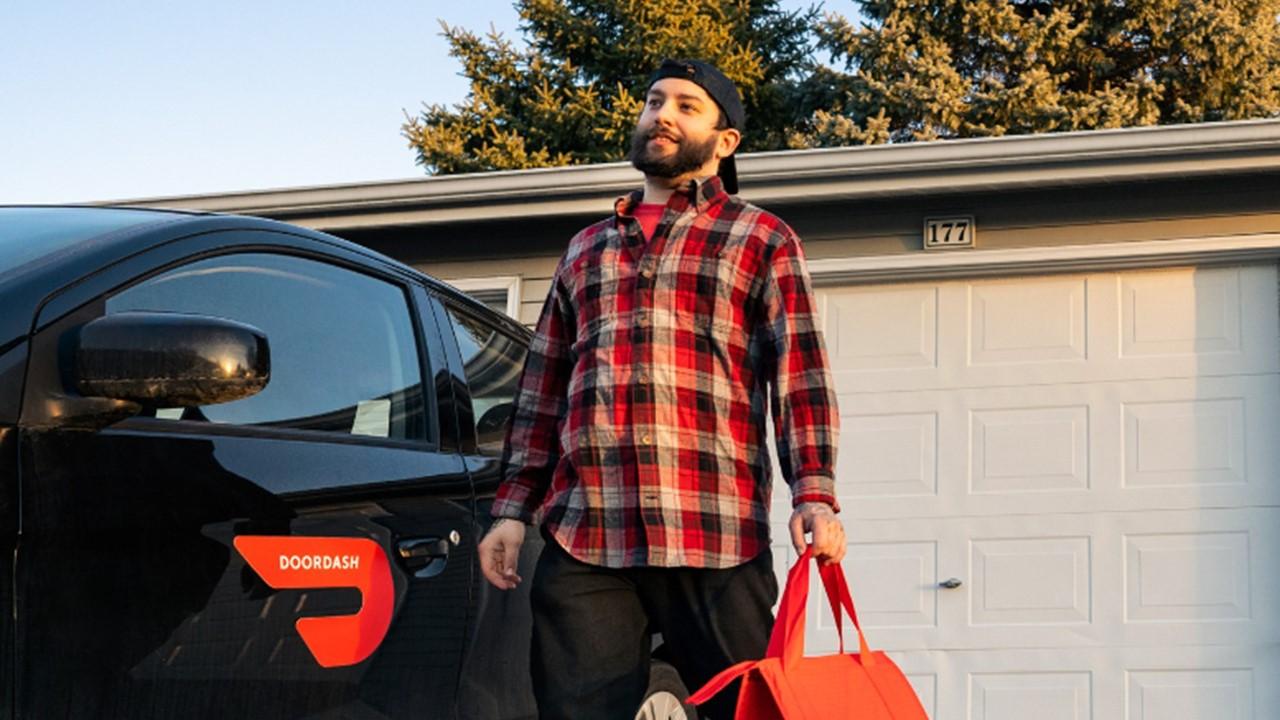 A DoorDasher making a delivery