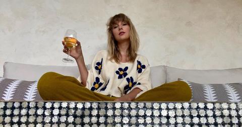 taylor-swift-quarantining-1589636293858.jpeg