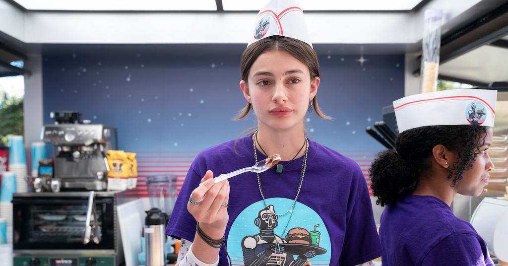 Films Et Séries Tv Avec Diana Silvers Diana Silvers From 'Space Force' Plays Steve Carell's Daughter