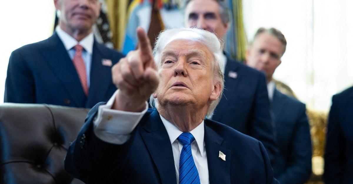 Donald Trump signs an executive order in 2026.