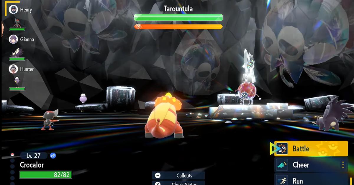 Players battling a shiny Tarountula in a Tera Raid