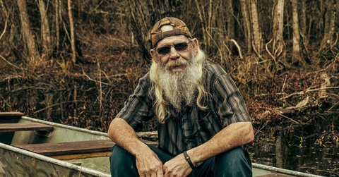 Who narrates Swamp People