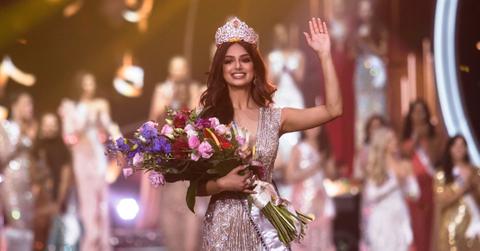Harnaaz Sandhu being crowned Miss Universe 2021