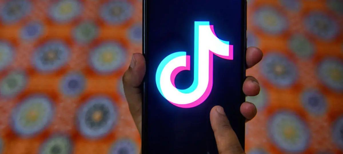 What Does ALR Mean on TikTok? Creators Have a Million Questions