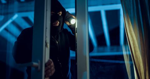 robber-picture-id960344704-1558962236805.jpg