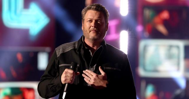 Blake Shelton performs at the Country Music Awards