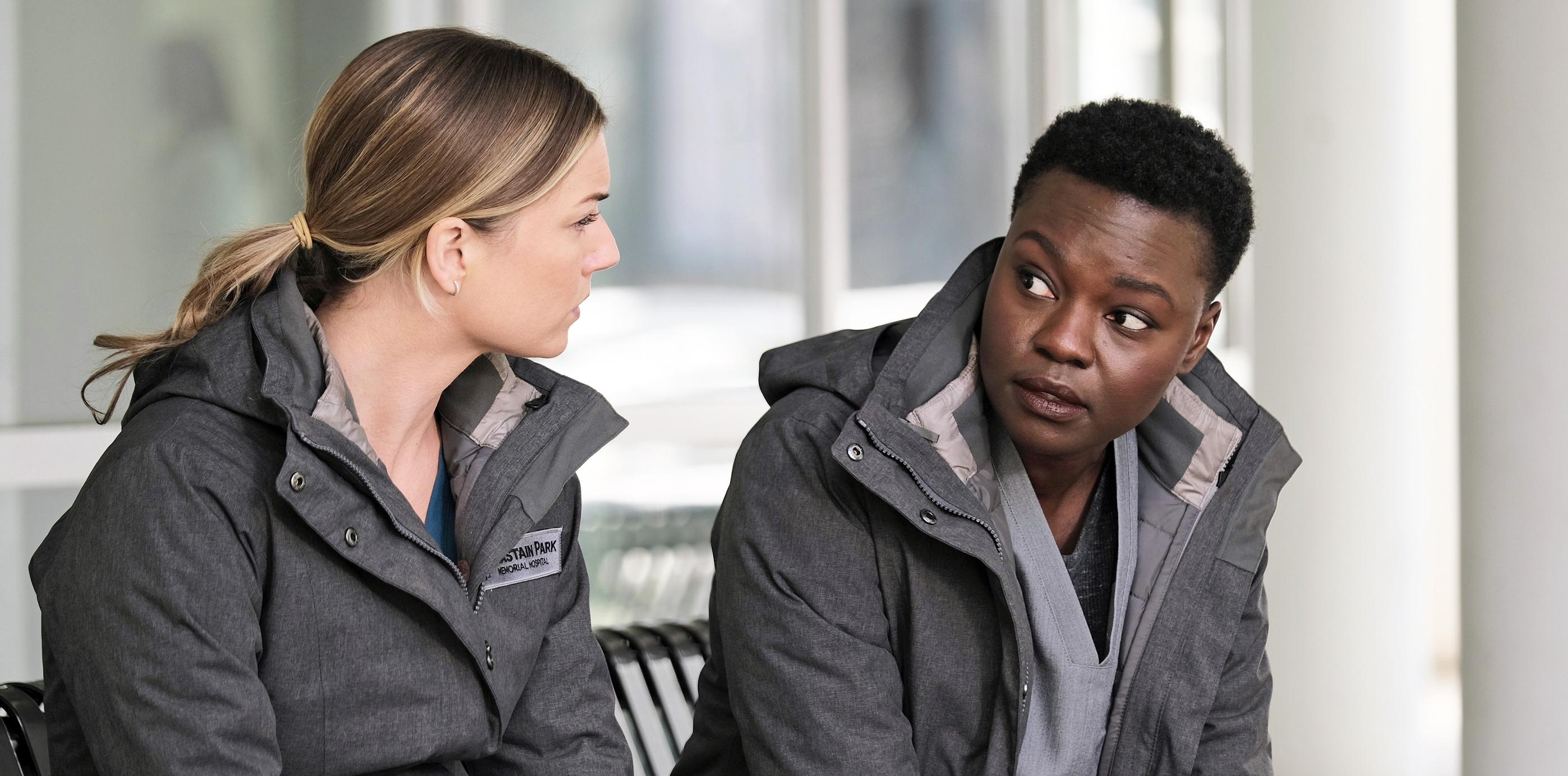 Mina and Nic in 'The Resident'