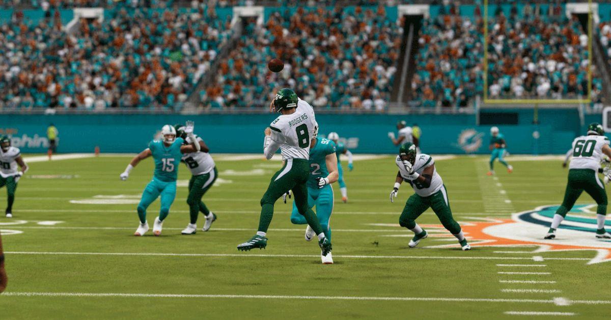 Aaron Rodgers of the Jets passing the ball in Madden 24.
