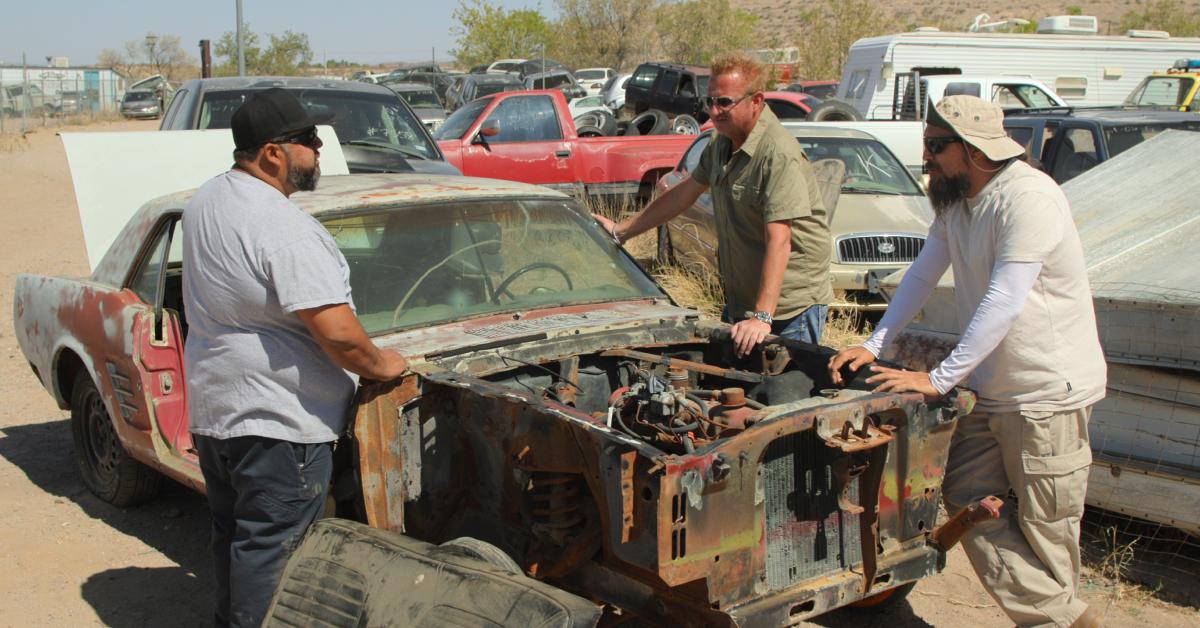 Rob "Rabbit" Pitts (middle) in 'Tex Mex Motors'