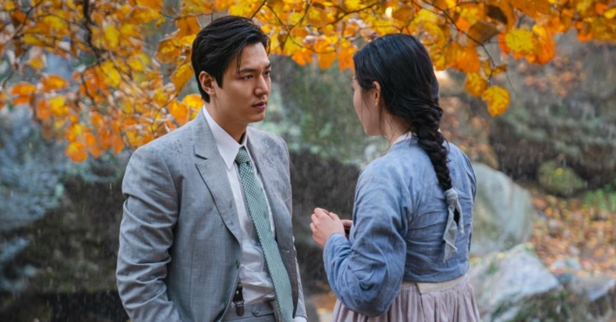 Kim Min-ha as teenage Sunja and Lee Min-ho as Koh Hansu.