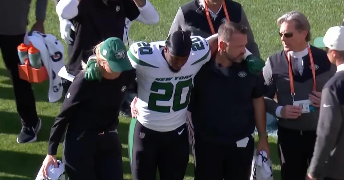 Jets' Breece Hall, Alijah Vera-Tucker suffer season-ending injuries