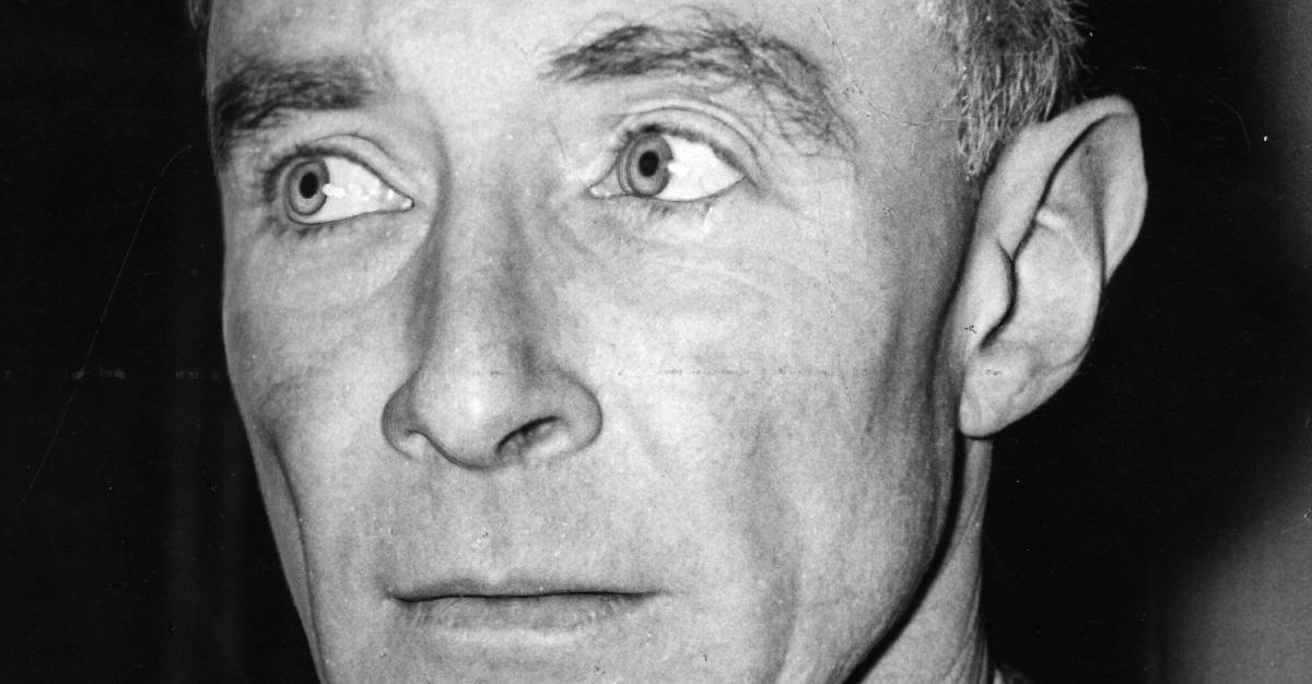 Dr Julius Robert Oppenheimer (1904 - 1967), American nuclear physicist and 'Father of the A-Bomb' 