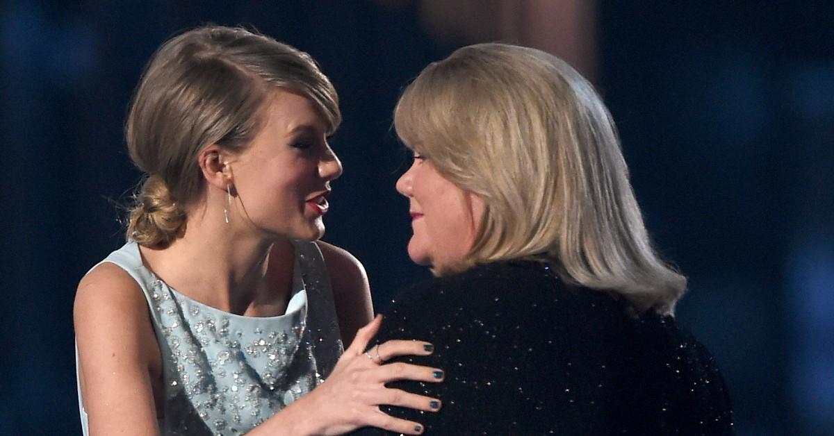 taylor swift with her mom andrea