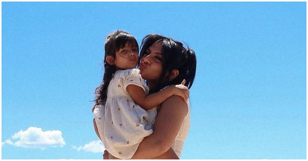 (l-r): Huda's daughter Arleigh and Huda at the beach