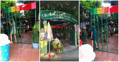 Restaurant gives discount fit through bars