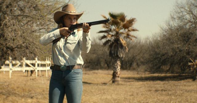 sosie bacon on narcos