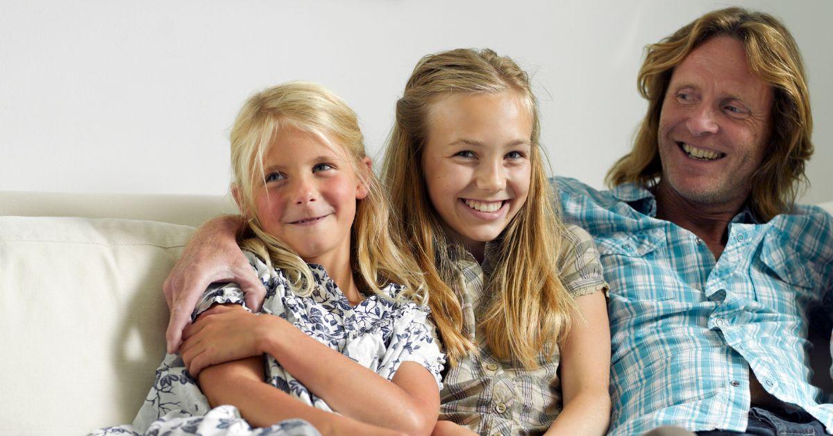 Dad Claps Back at Karens Who Criticize His Daughters' Outfits