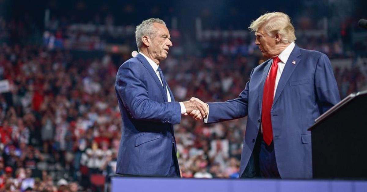 Robert F. Kennedy Jr. and Donald Trump shake hands