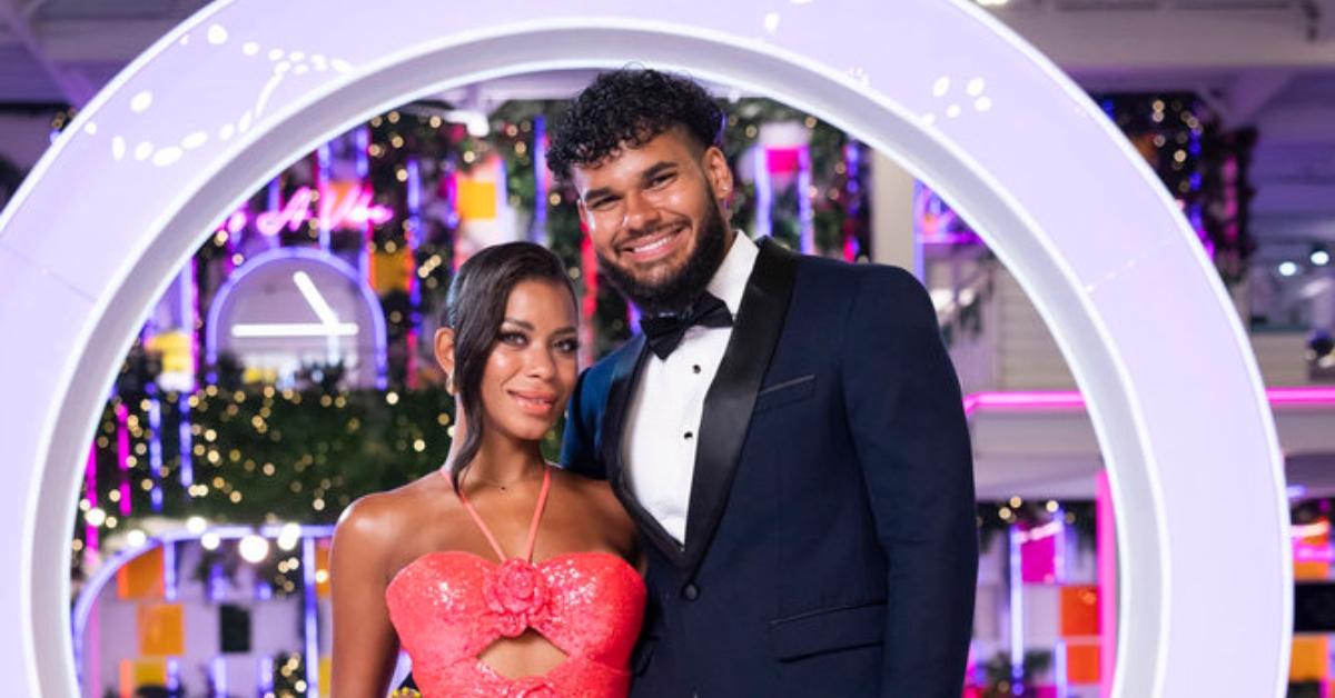 (l-r): Amaya Espinal and Bryan Arenales