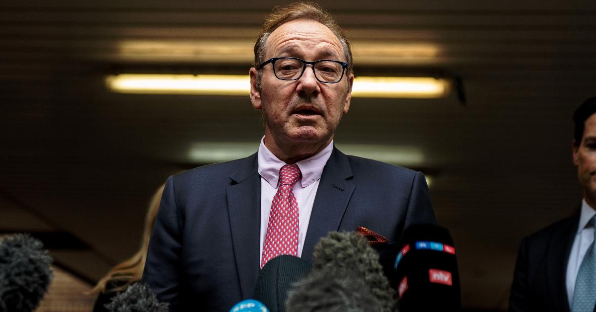  Kevin Spacey speaks to press after leaving court at Southwark Crown Court on July 26, 2023