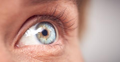 why does my eyelid twitch