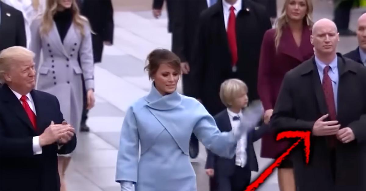 A Secret Service agent holds his fingers during Trump's inauguration parade.