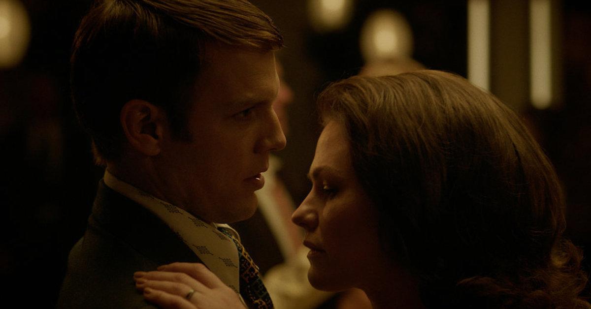 Jake Lacy as Robert "B" Berchtold, Anna Paquin as Mary Ann Broberg