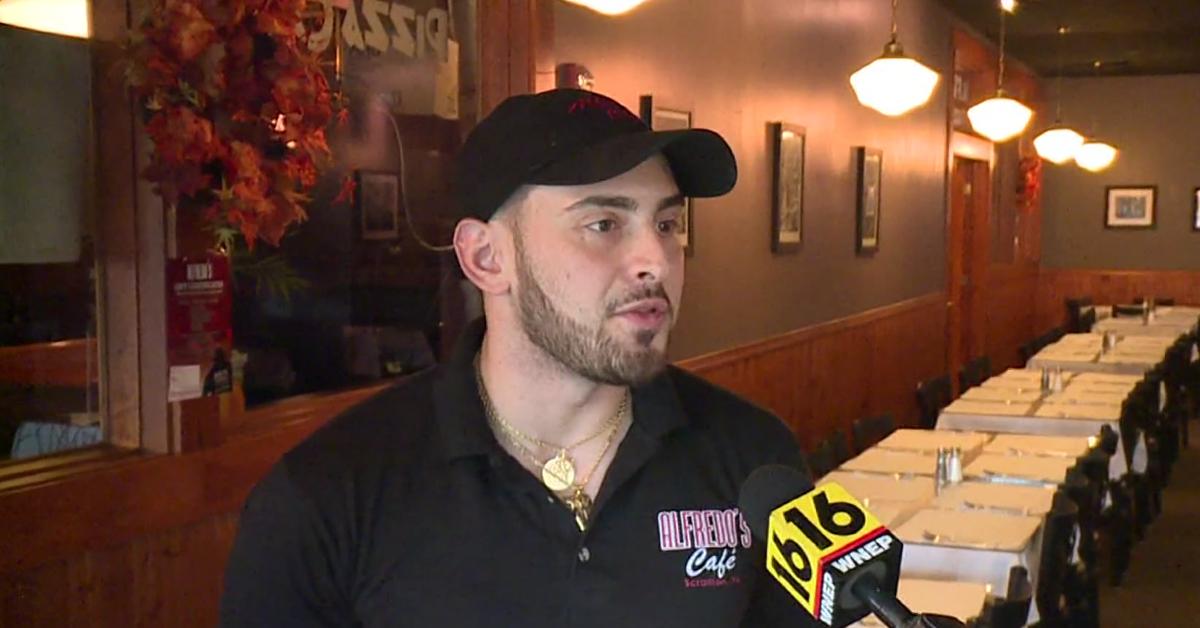 restaurant sues customer  tip