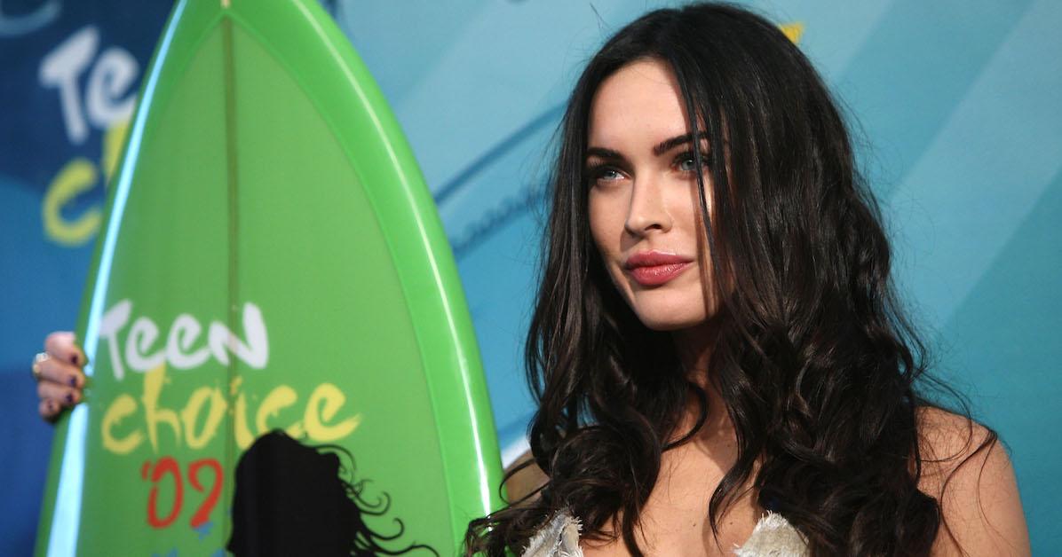 Megan Fox poses with Choice Hottie Award in press room during the 2009 Teen Choice Awards at Gibson Amphitheatre on August 9, 2009 in Universal City, Calif.