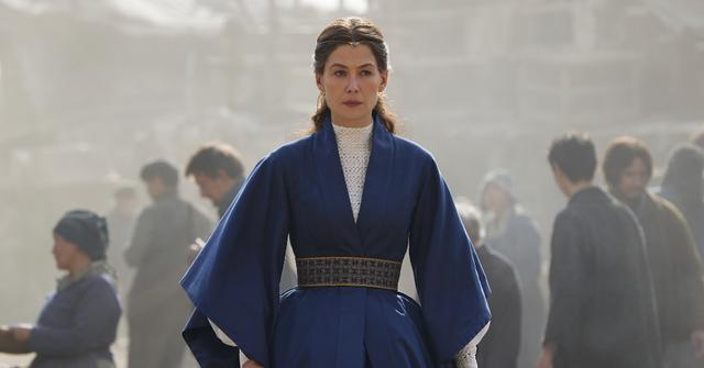 Rosamund Pike as Moiraine in 'The Wheel of Time' Season 2.