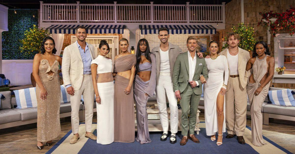 'Summer House' cast poses with Andy Cohen at the center