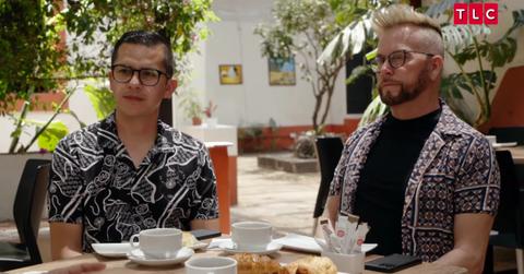 Armando and Kenny talk to a surrogate on 90 Day Fiance