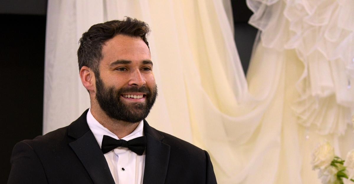 'Love Is Blind': Someone Found Alex's Hinge Profile, and It's Exactly What You'd Expect