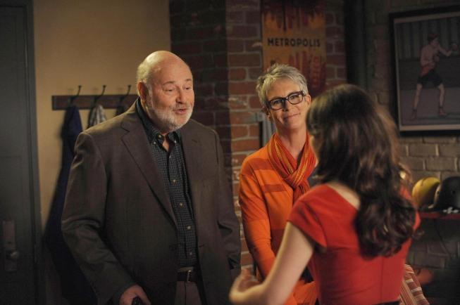Rob Reiner and Jamie Lee Curtis as Jess's parents in 'New Girl'