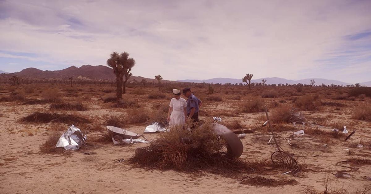 Muž a žena v pouštním hangáru UFO 1: Soubory UFO