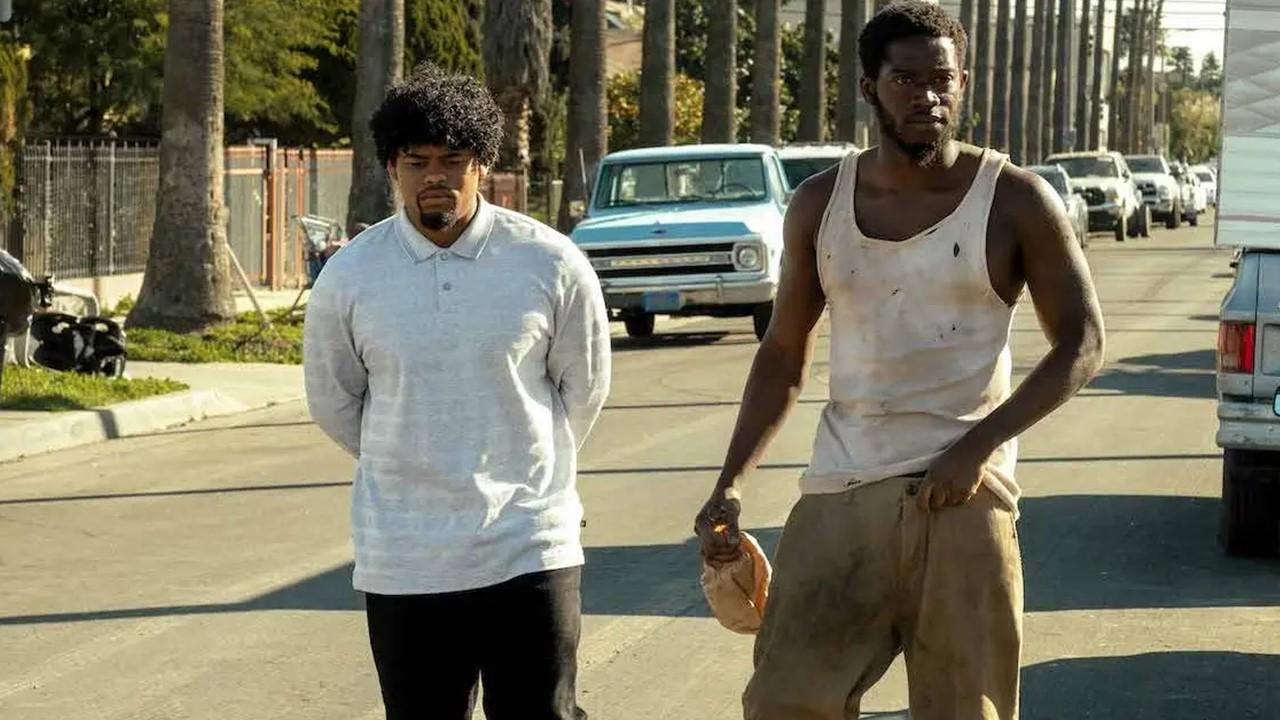 Leon (Isaiah John) and Franklin Saint (Damon Idris) walking in a street in 'Snowfall'