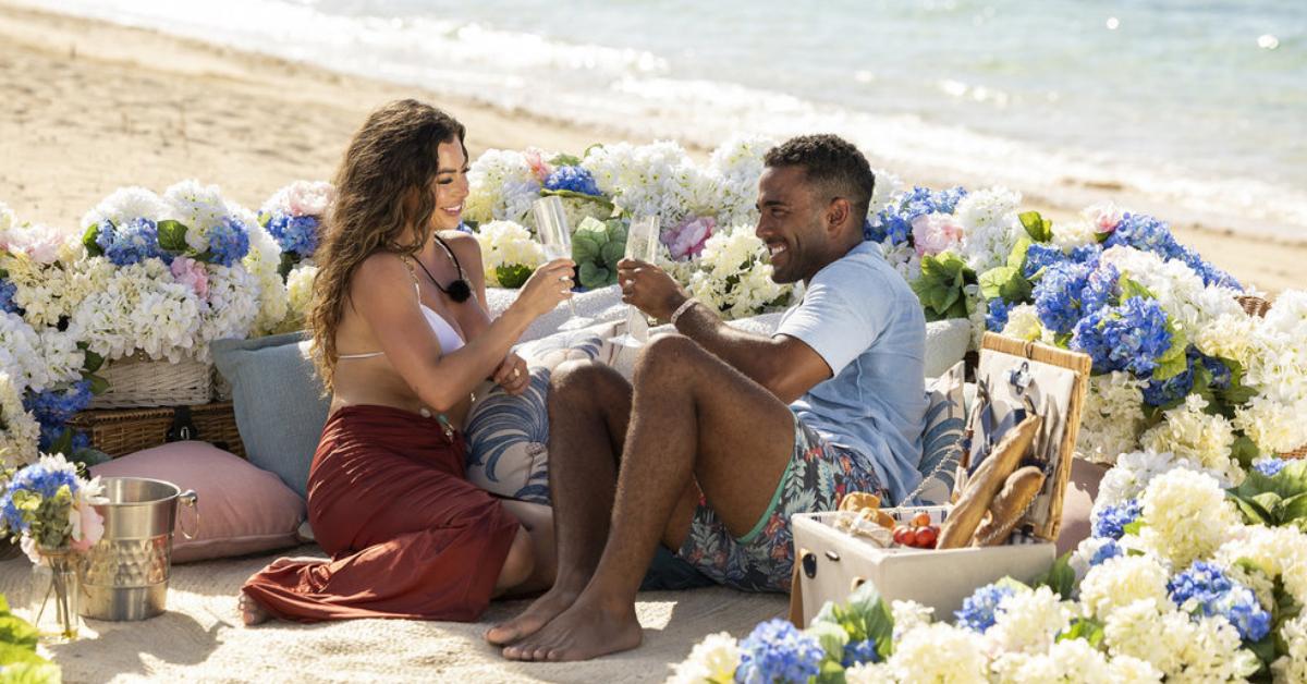 Nicole and Kendall clink their champagne glasses together while enjoying a picnic on the beach in Season 6 of 'Love Island USA.'