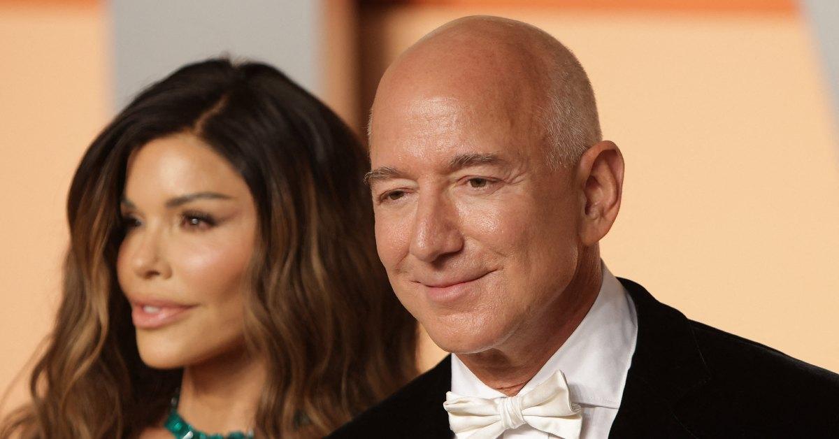 Jeff Bezos and Lauren Sánchez at Vanity Fair Oscar party.