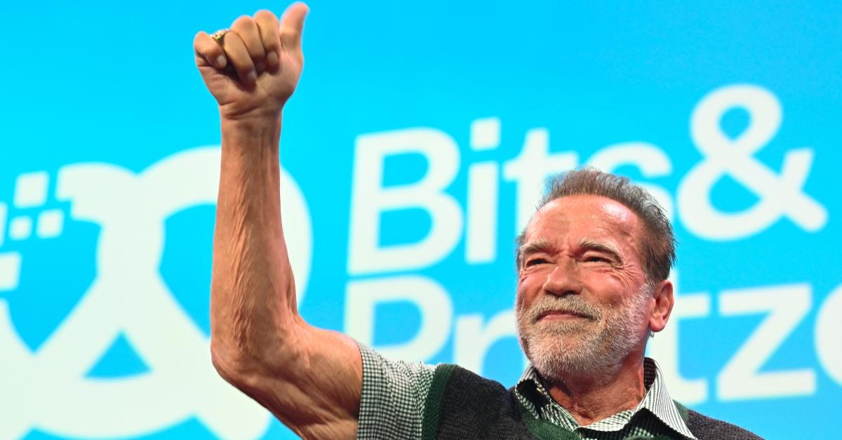 Arnold Schwarzenegger gives a thumbs up at the Bits & Pretzels 2022 at ICM Munich.