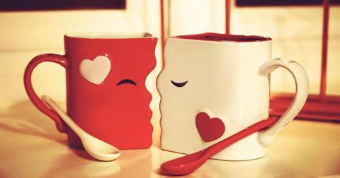 Kissing Mugs Set